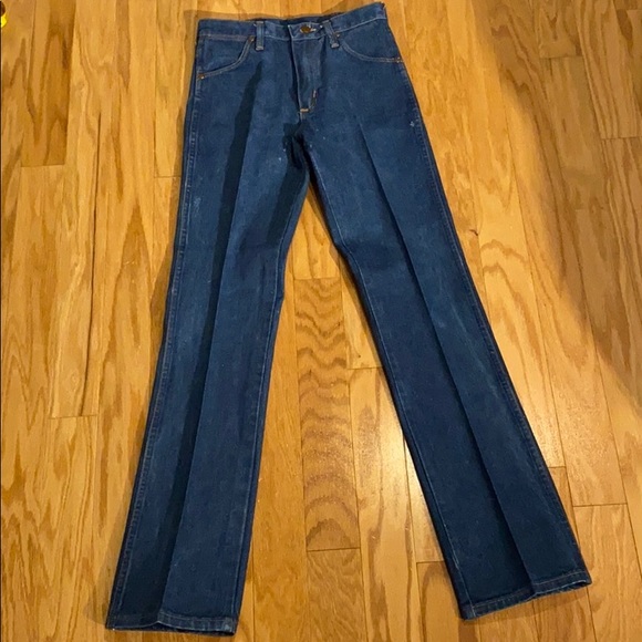 Vintage Distressed high Rise Cowboy Cut Wrangler - Picture 2 of 14